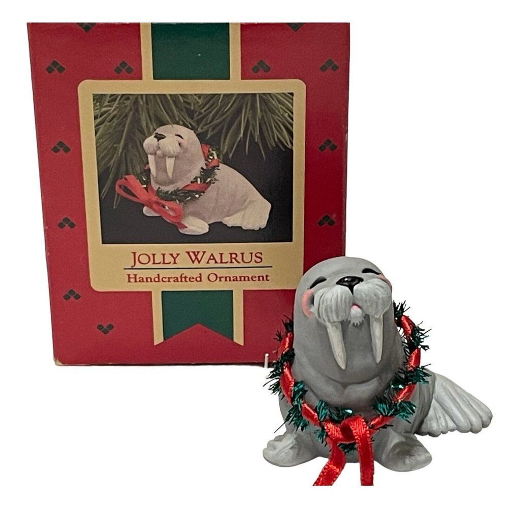 Vtg HALLMARK JOLLY WALRUS 1988 CHRISTMAS KEEPSAKE ORNAMENT Wreath Bow